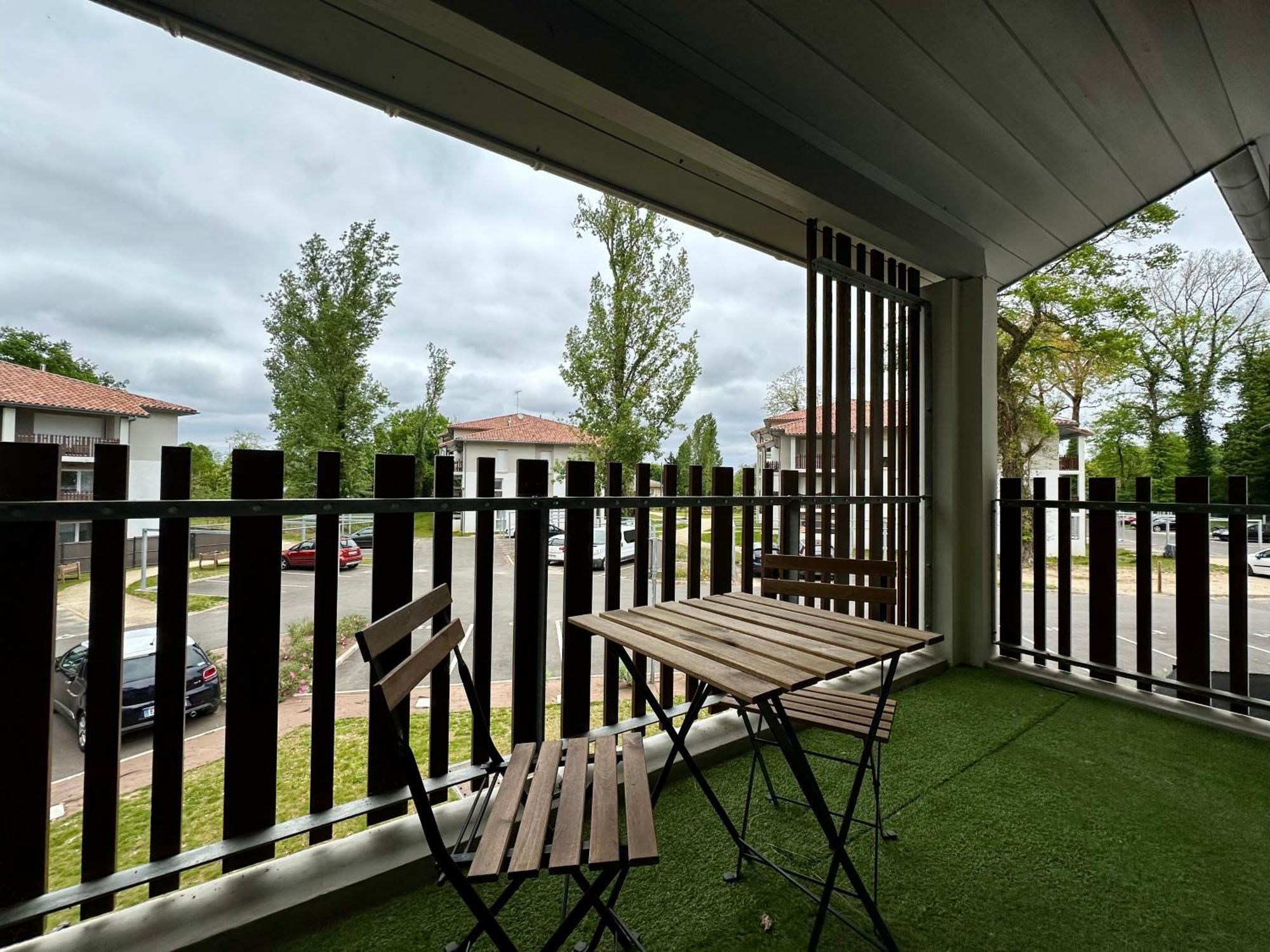 L'Emeraude - Proche Hopital - Parking - Clim - Fibre - Terrasse Mont-de-Marsan Esterno foto